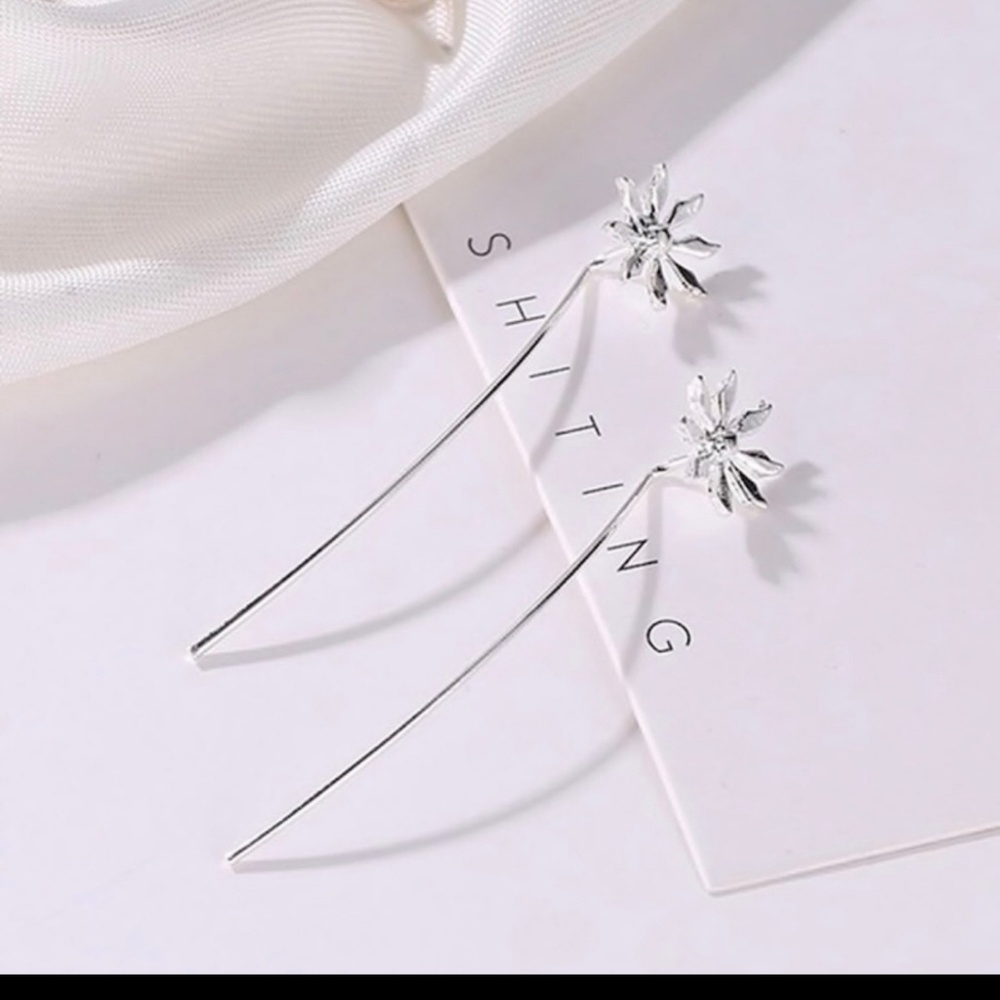 Silver flower daisy threader trendy earrings - Picture 2 of 3